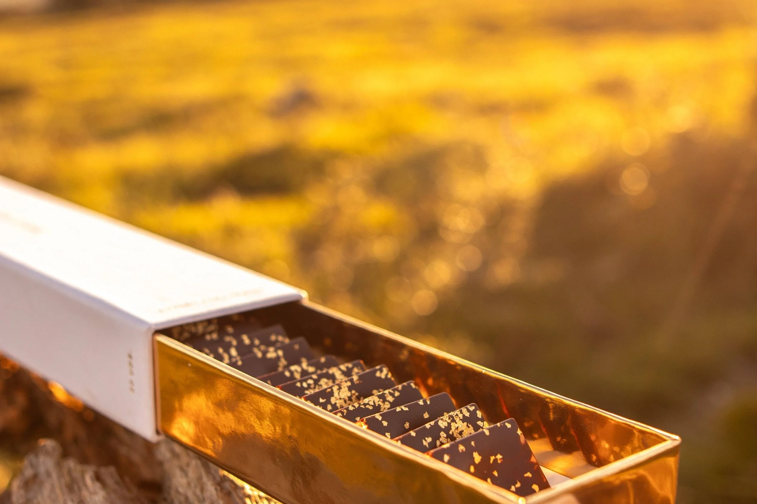 bombones gourmet  y de fondo una puesta de sol<br />
