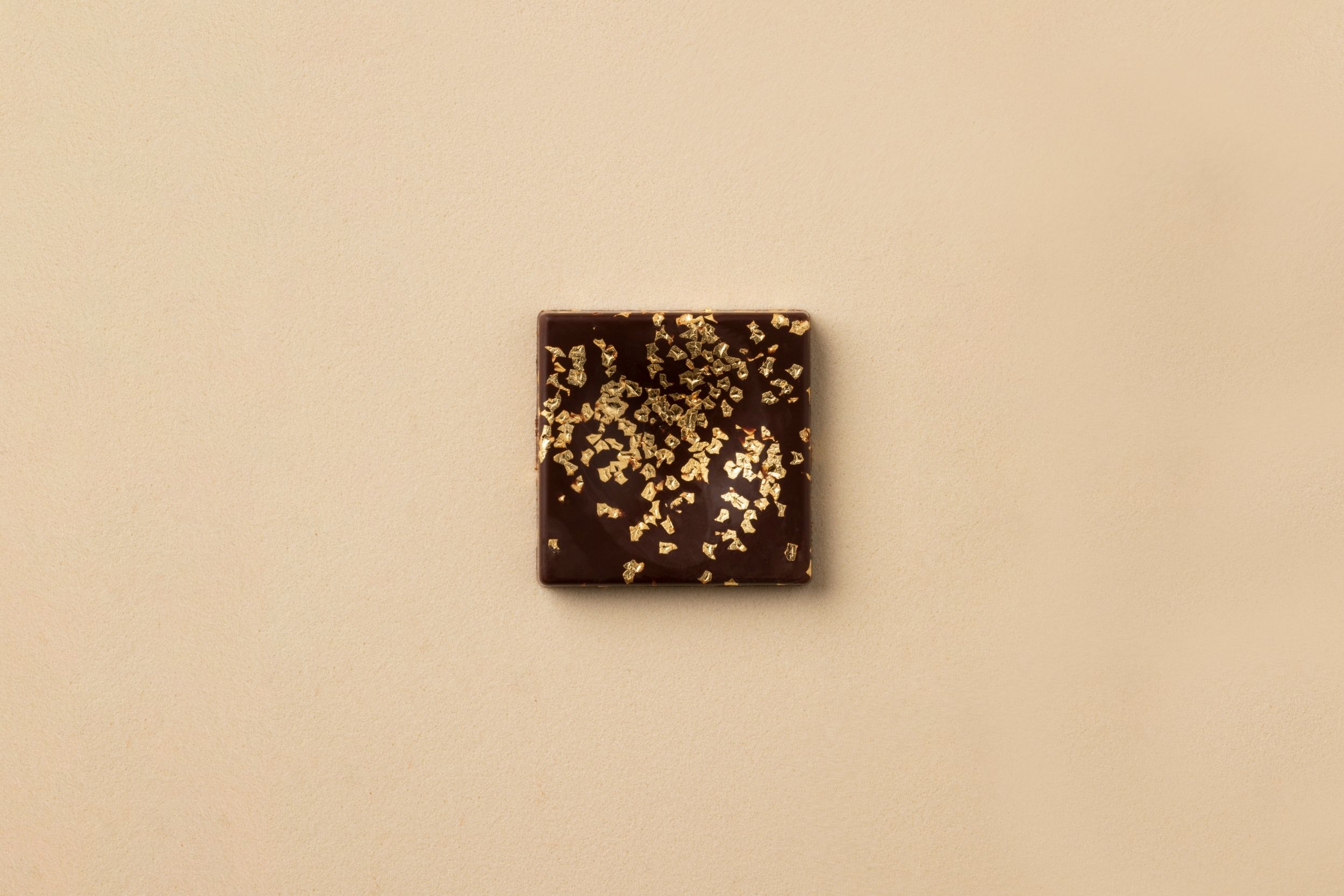 Un bombon de chocolate con oro 